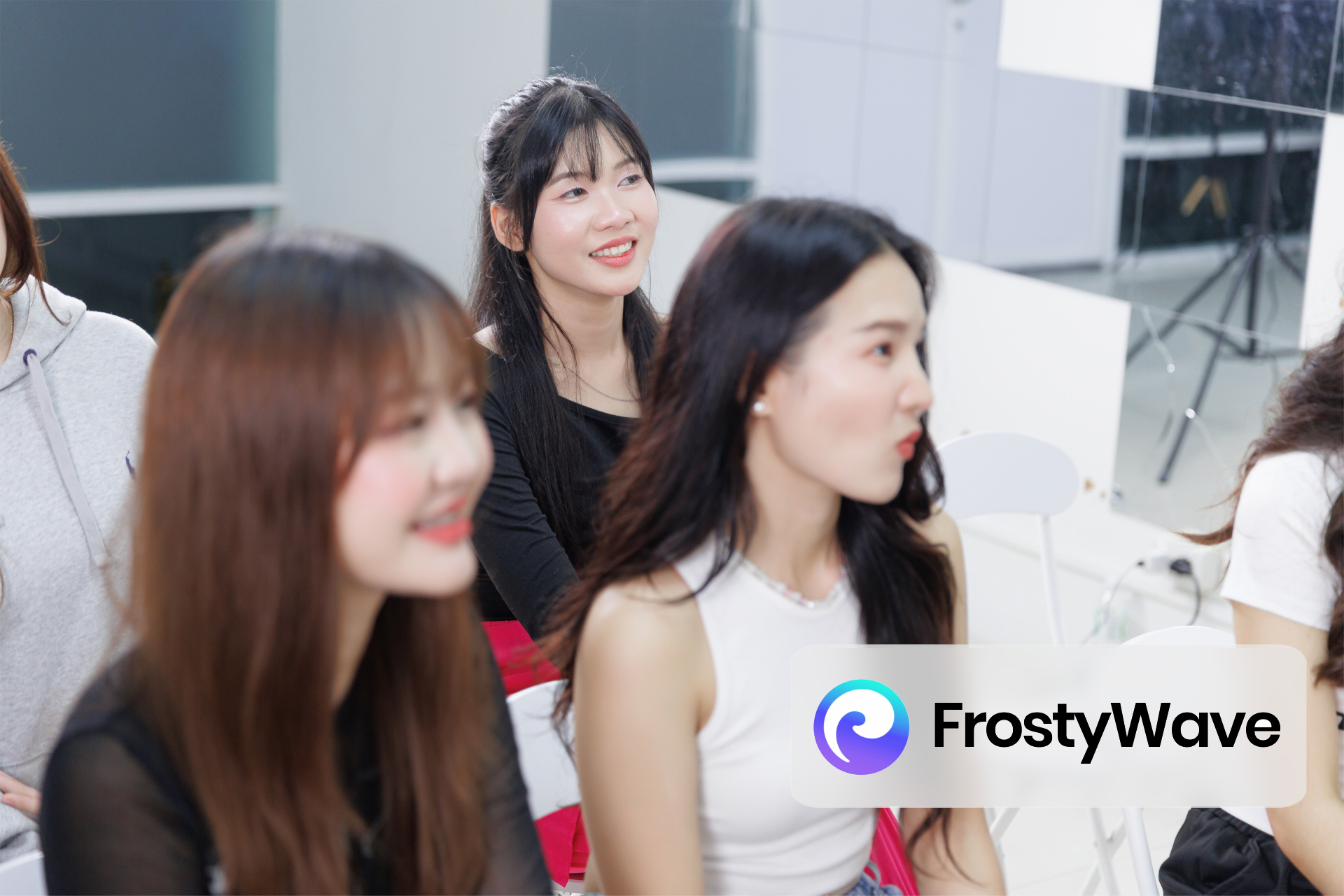 FrostyWave is empowering young women with TalkJS messaging